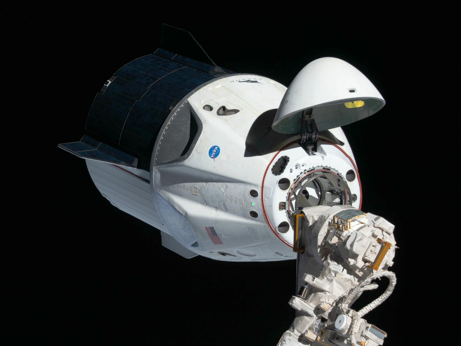 space-launch-now-spacex-dm-2-crew-dragon-docking